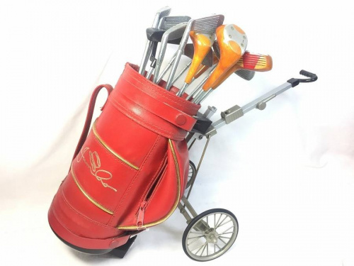 スポーツ用品のゴルフ