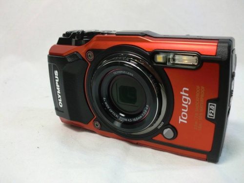 デジタル家電のコンパクトカメラ