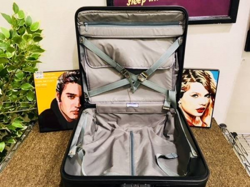 バッグのリモワ