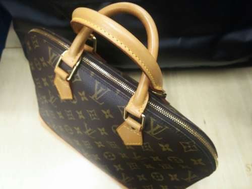 バッグのLOUIS VUITTON