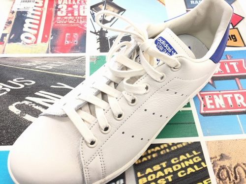 adidasのスタンスミス