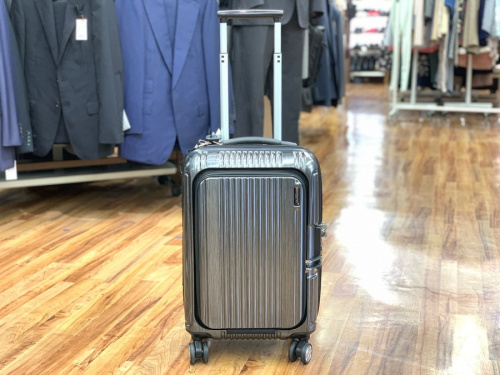 ビジネスアイテムのスーツケース