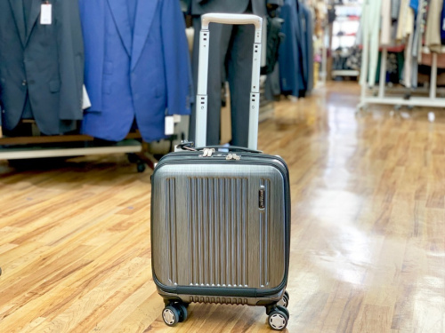 スーツケースのBERMAS
