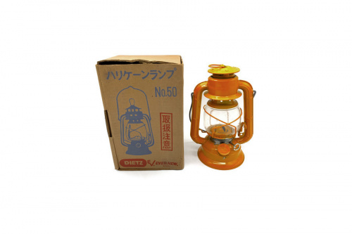 アウトドア用品のランタン