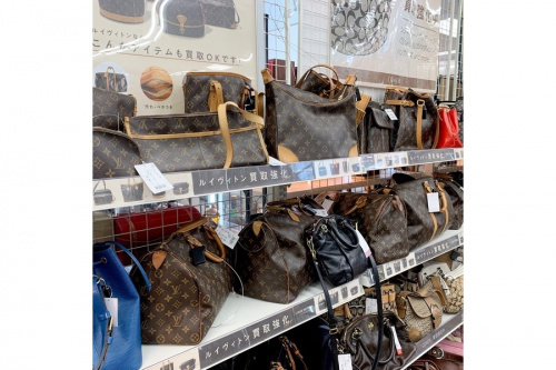 蛇革のパイソンレザー