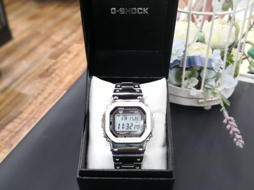 メンズファッションのデジタルウォッチ