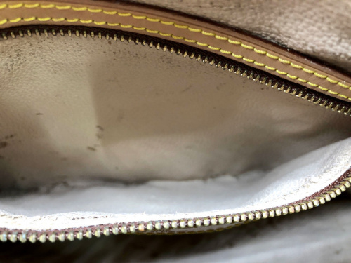 バッグ　モノグラムの松戸