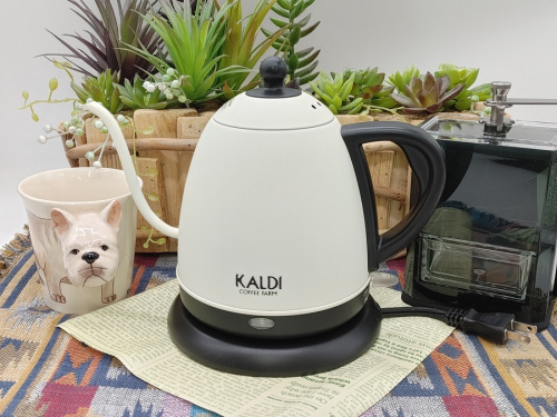 キッチン家電の電気ケトル