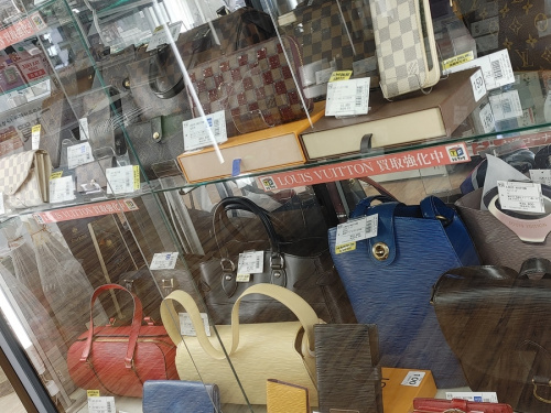 LOUIS VUITTON