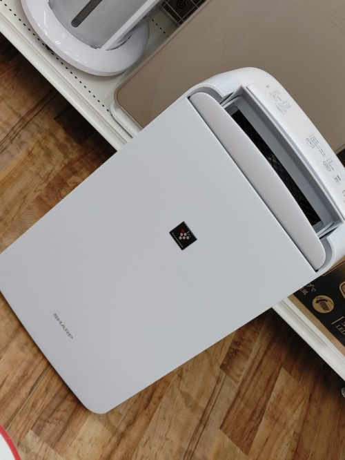 季節家電のコンプレッサー式除湿機