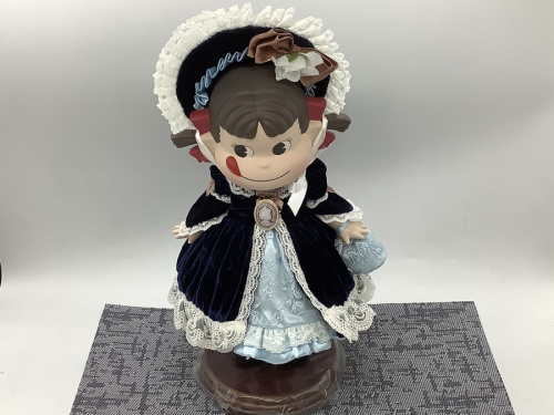 フィギュアのペコちゃん　不二家