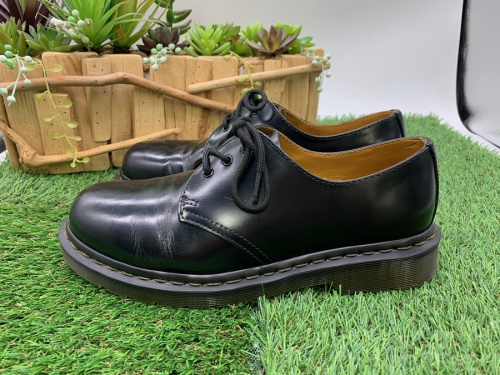 プレーントゥシューズ