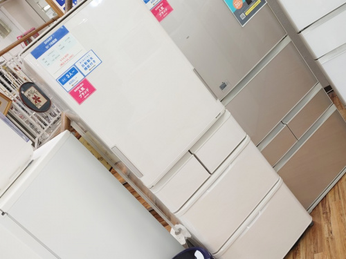 キッチン家電の5ドア冷蔵庫