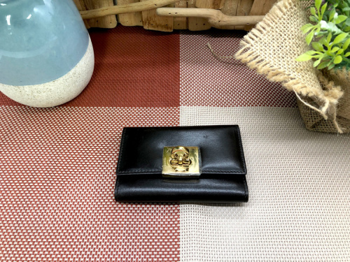 フェラガモ　販売のブランド　オンライン