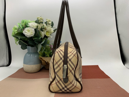 BURBERRYのボストンバッグ