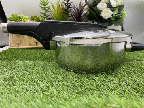 圧力鍋　パーフェクトプロのWMF　ヴェーエムエフ