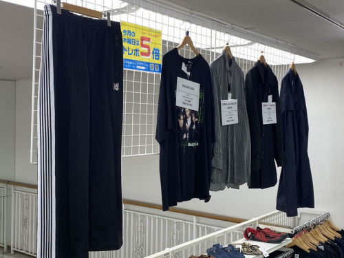 トラックパンツのNeedles ニードルズ