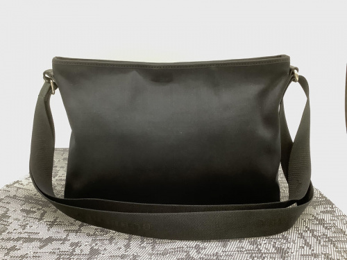 バッグのショルダーバッグ