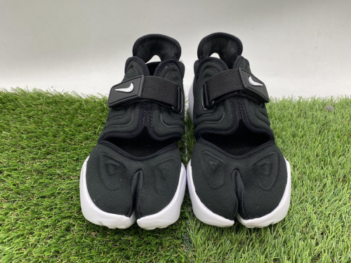 サンダルのNIKE ナイキ