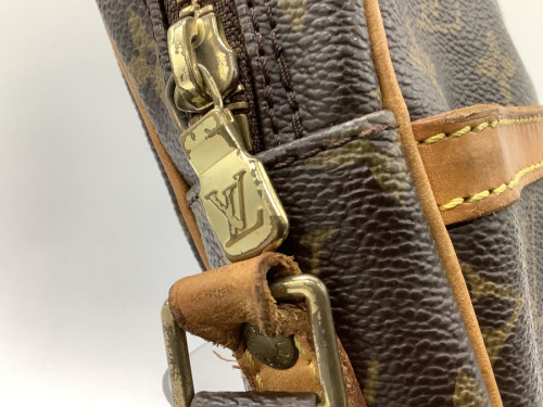 バッグのショルダーバッグ