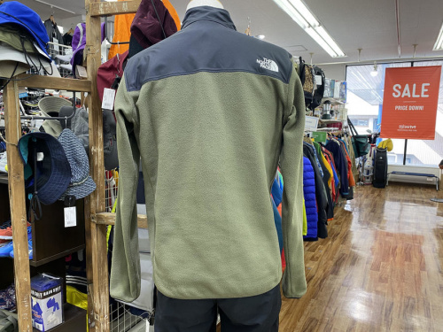 ジャケットのマウンテンバーサマイクロジャケット