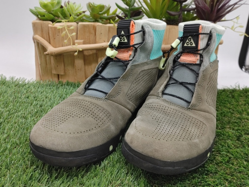 NIKEのハイカットスニーカー