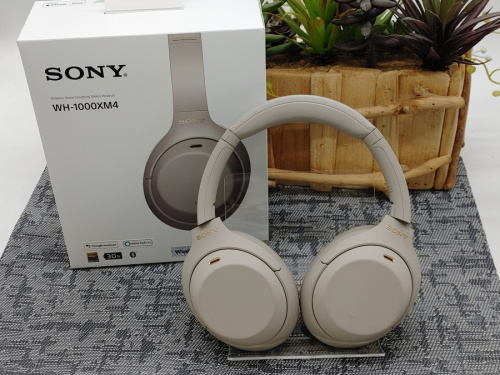 オーディオ機器のワイヤレスヘッドホン