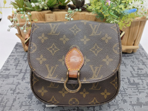 ショルダーバッグのLOUIS VUITTON