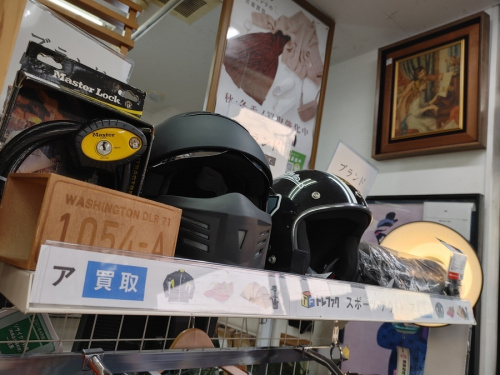 ヘルメットのレザージャケット