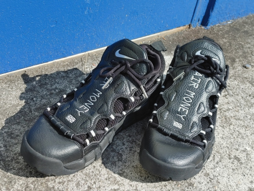 NIKEのAIR MORE MONEY