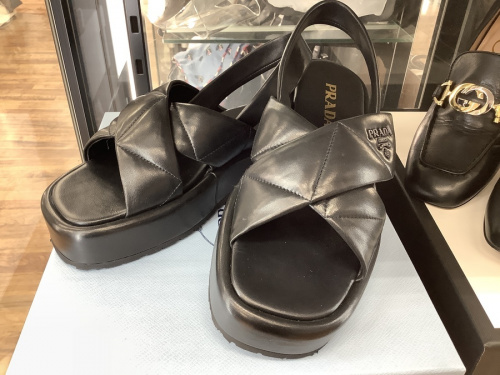 靴のPRADA