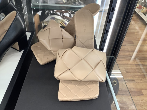 GUCCIのBOTTEGA VENETA