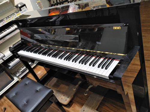 中古楽器のアップライトピアノ