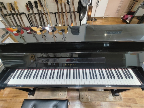アップライトピアノの河合楽器
