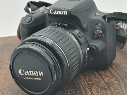 デジタル一眼レフカメラのCANON