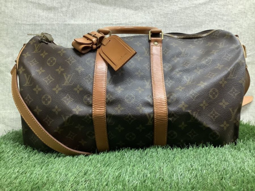 レディースファッションのカジュアルバッグ