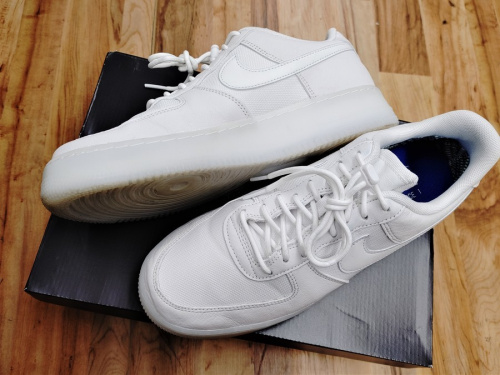 ローカットスニーカのNIKE