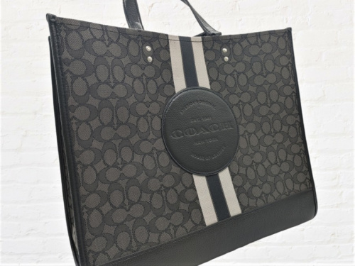 COACHのシグネチャージャガード