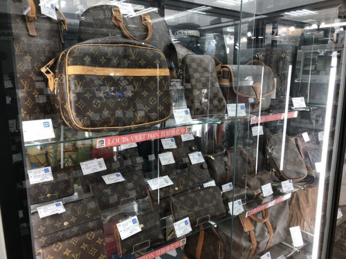 ルイヴィトンのCHANEL シャネル