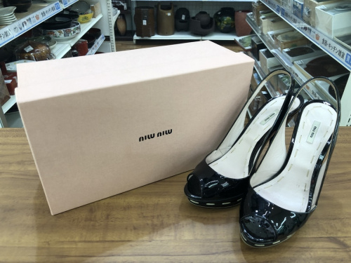 靴のハイヒールパンプス