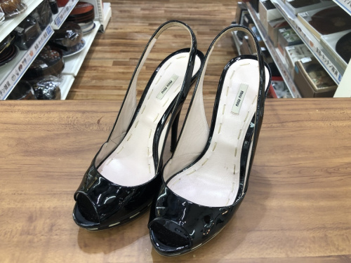 ハイヒールパンプスのミュウミュウ
