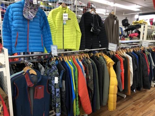 ダウンジャケットのスニーカー