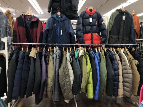 ダウンジャケットのスニーカー