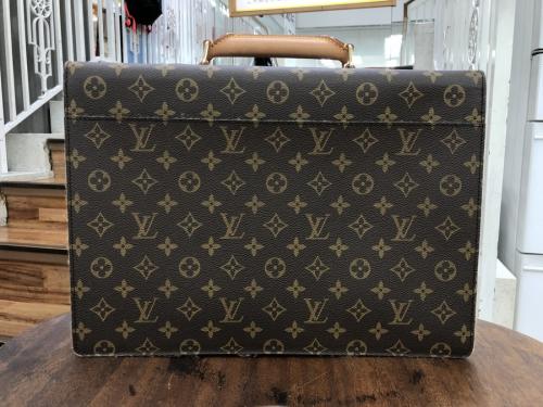 ルイヴィトンのLOUIS VUITTON