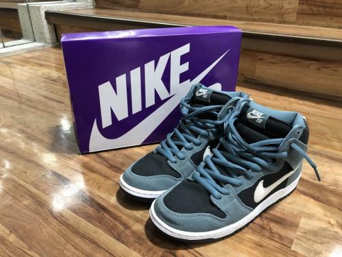 靴のスニーカー