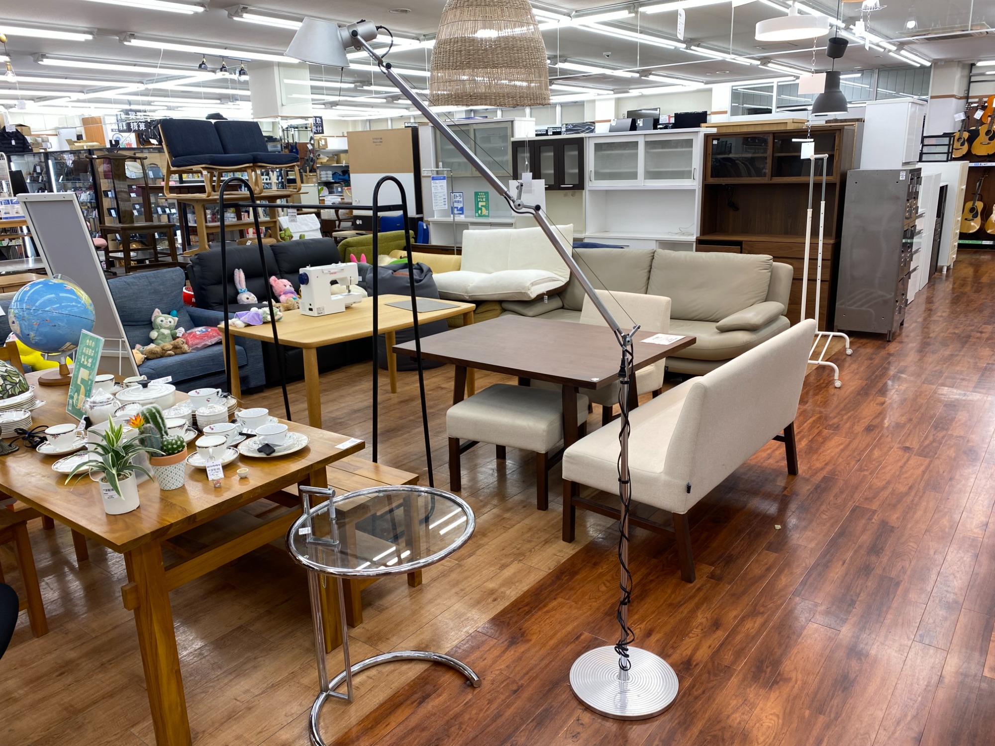 Artemide(アルテミデ) のフロアスタンドのご紹介です！｜2023年12月05