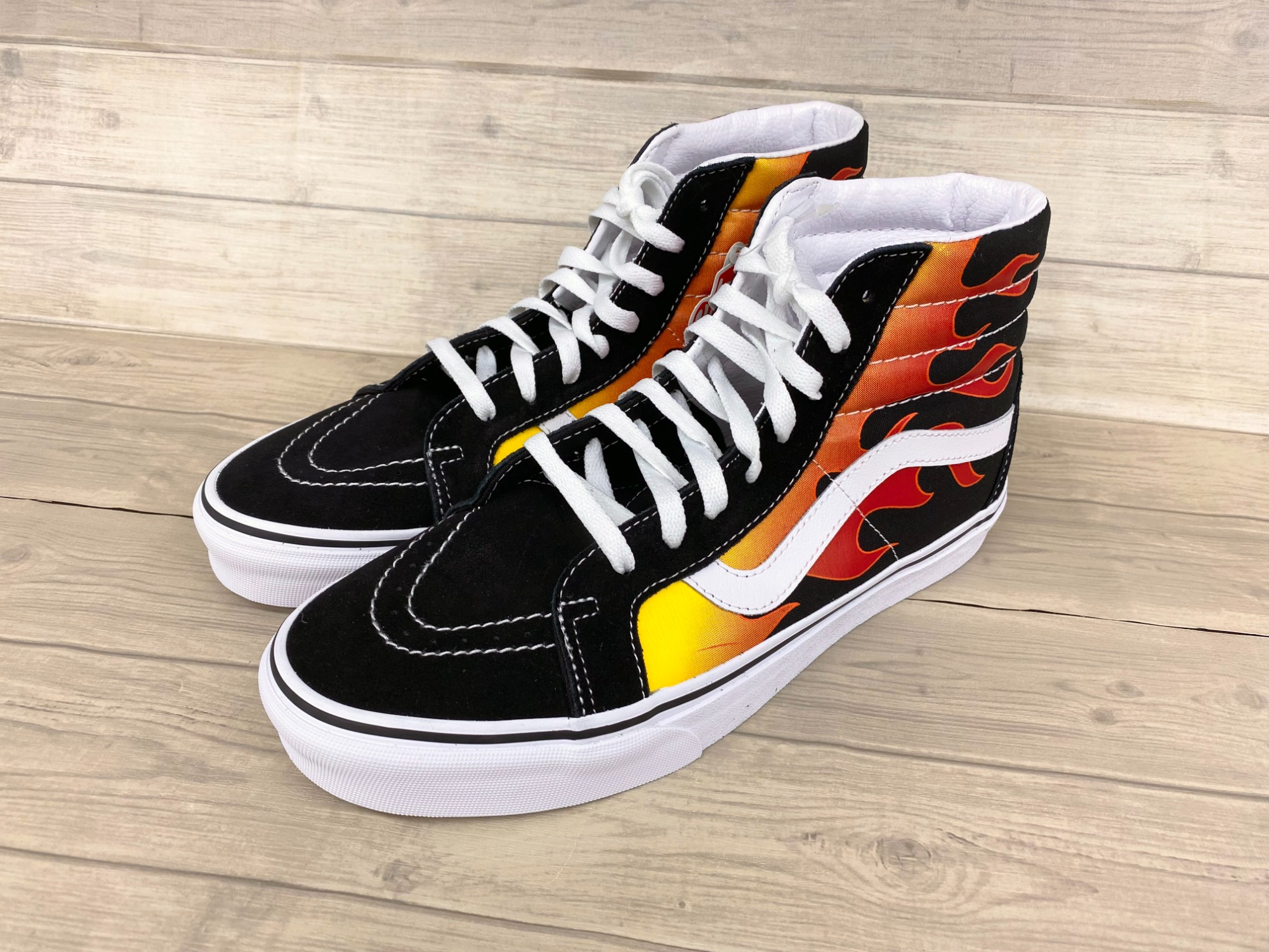 VANS(バンズ) スケートハイ フレイムパターンのご紹介です