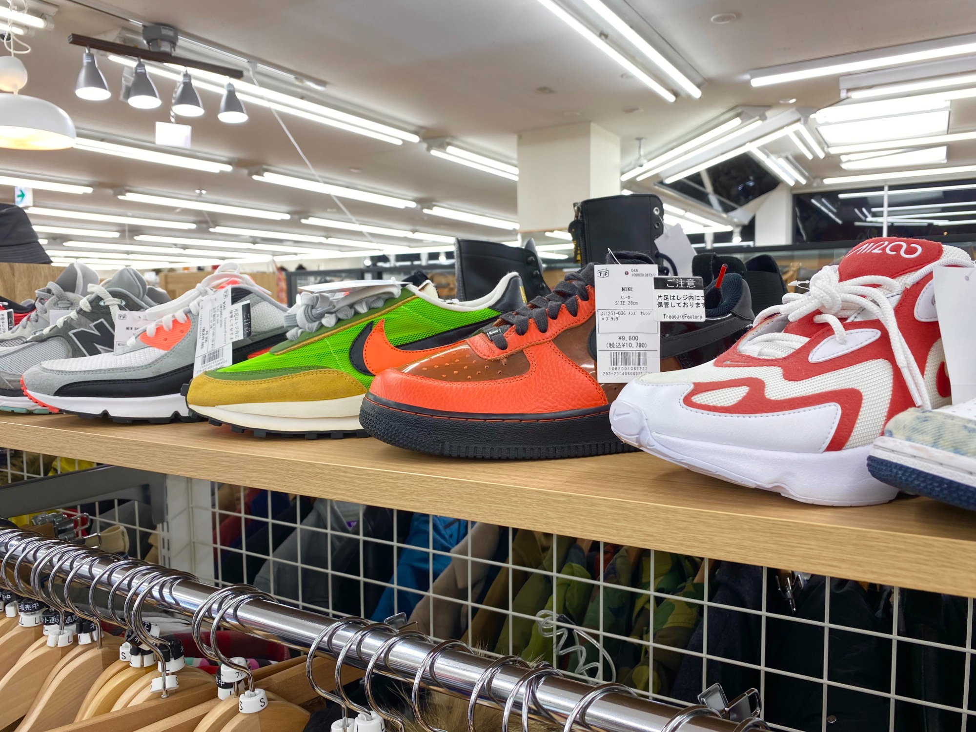VANS(バンズ) スケートハイ フレイムパターンのご紹介です