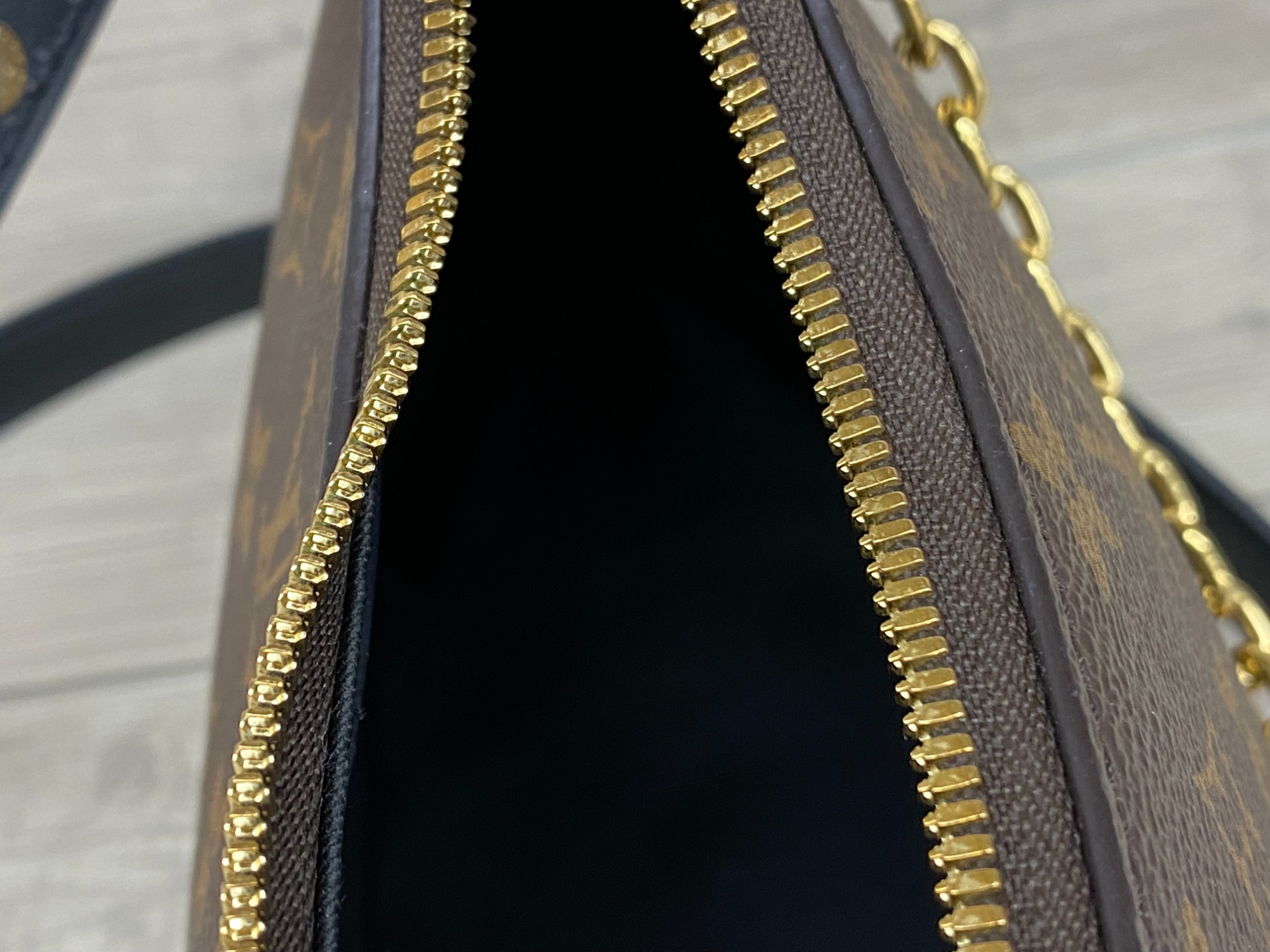 LOUIS VUITTON(ルイヴィトン) ブーローニュ NM M45831のご紹介です