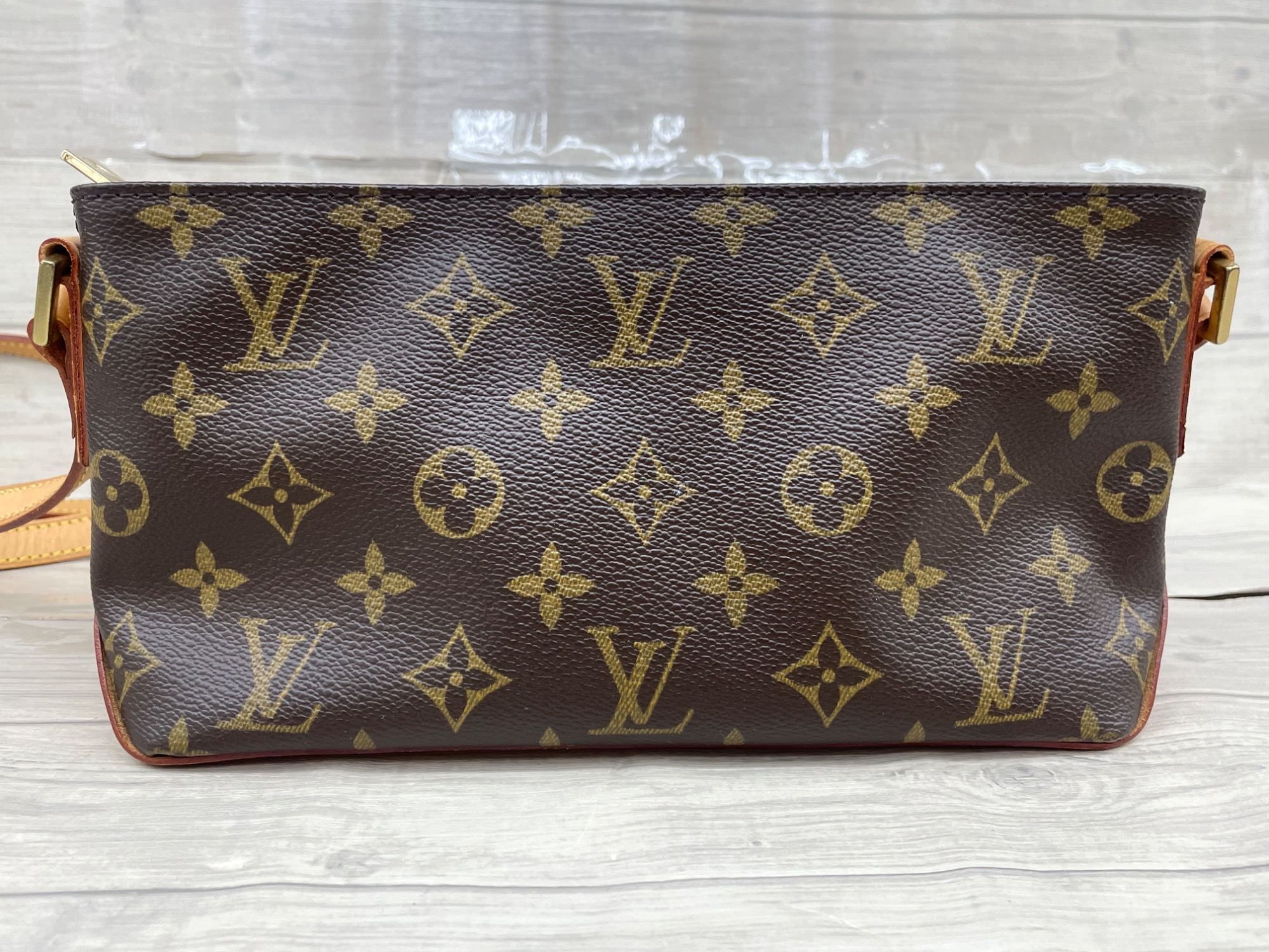 国産品 LOUIS VUITTON(ルイヴィトン) ショルダーポーチ モノグラム バッグ